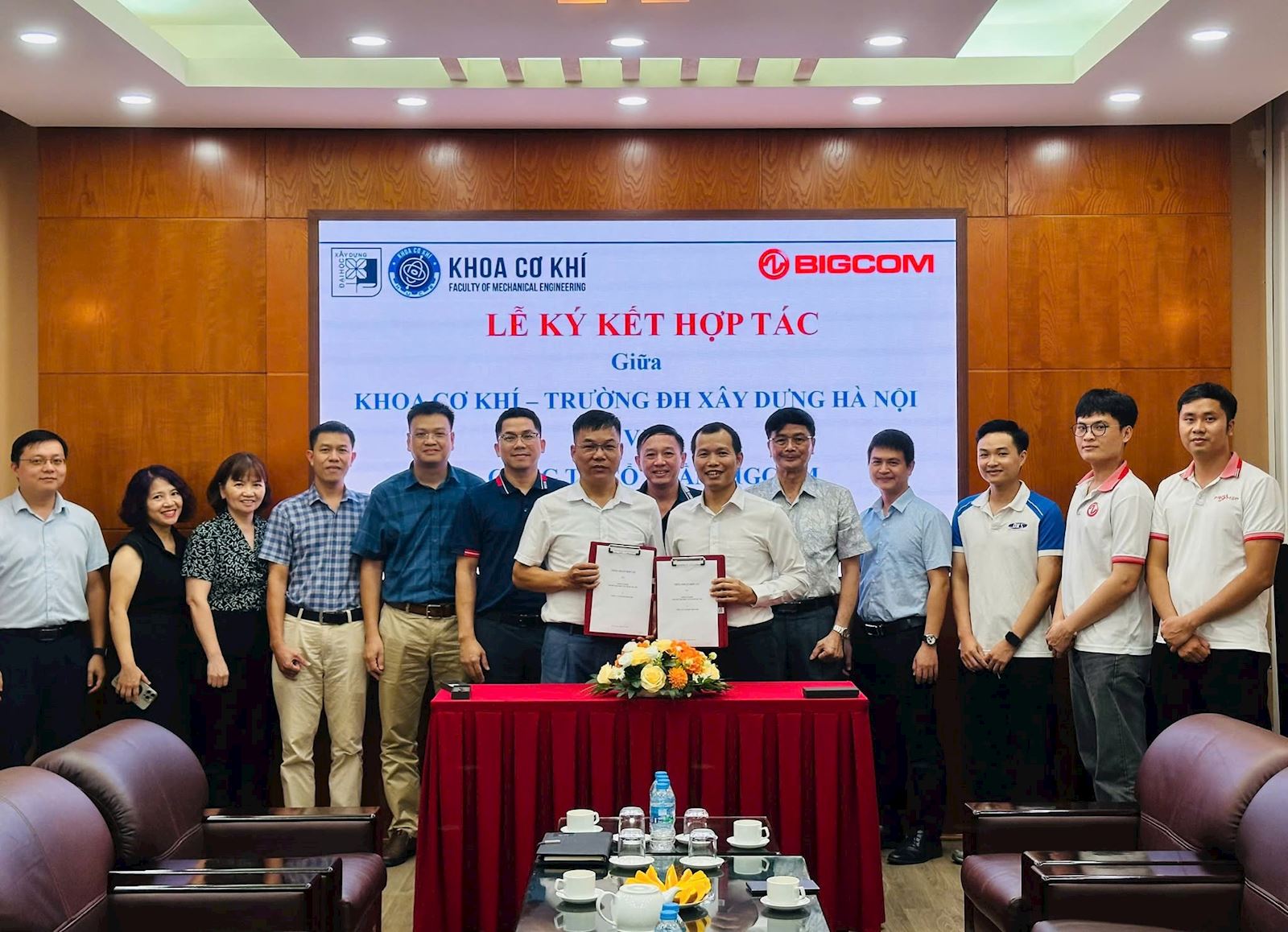 MOU SIGNING CEREMONY BETWEEN THE FACULTY OF MECHANICAL ENGINEERING (HUCE) AND BIGCOM JOINT STOCK COMPANY