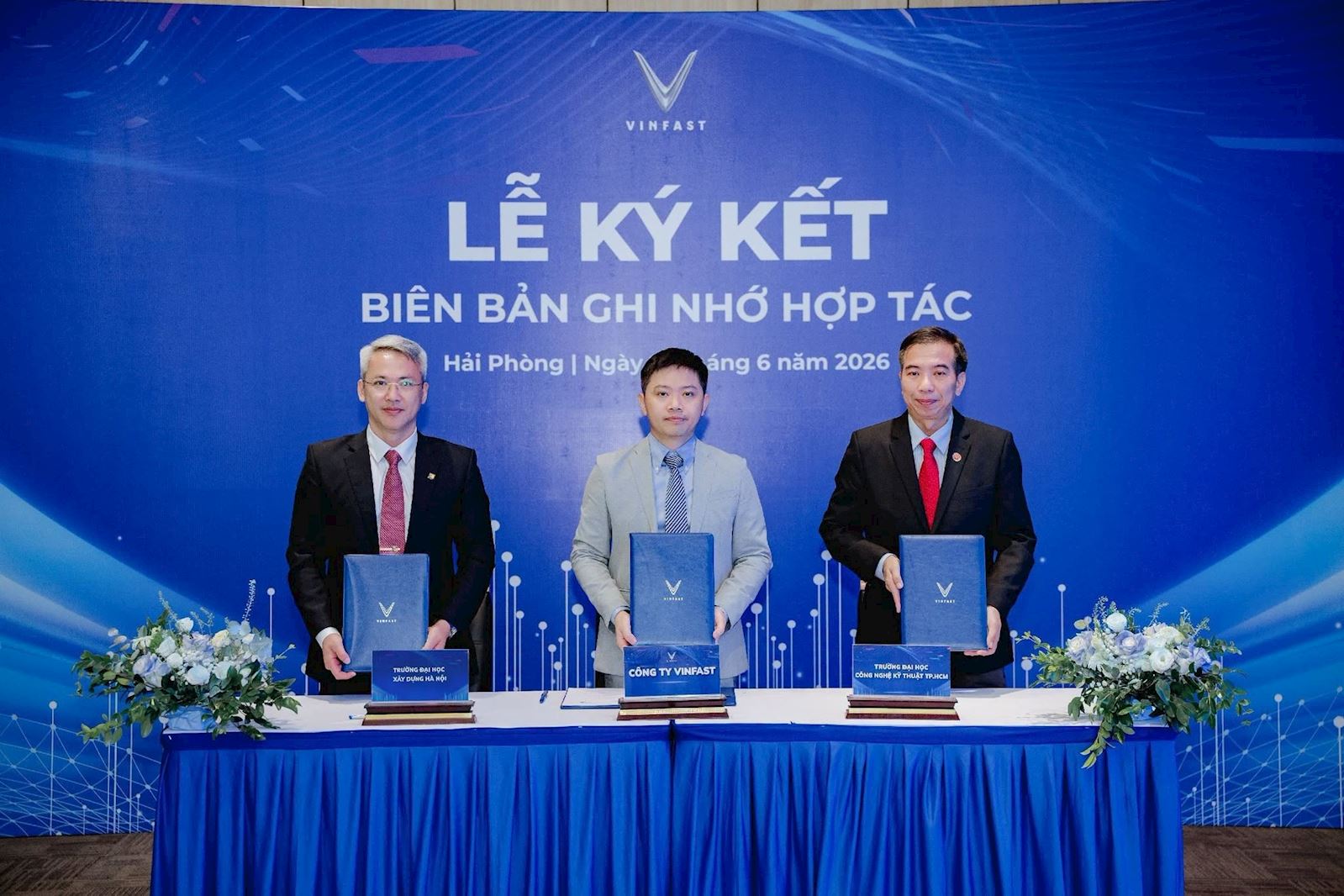 Hanoi University of Civil Engineering and VinFast sign cooperation agreement on training, research and development of high-quality human resources.